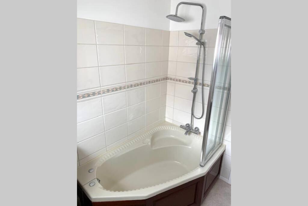 Stratford Upon Avon: 2 Bed Town Centre Apartment, Parking For One Car Exteriör bild